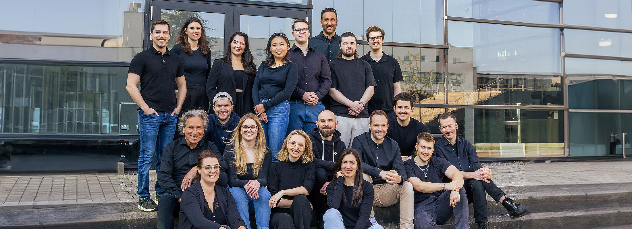 team-all-sitting-mindtwo_panorama